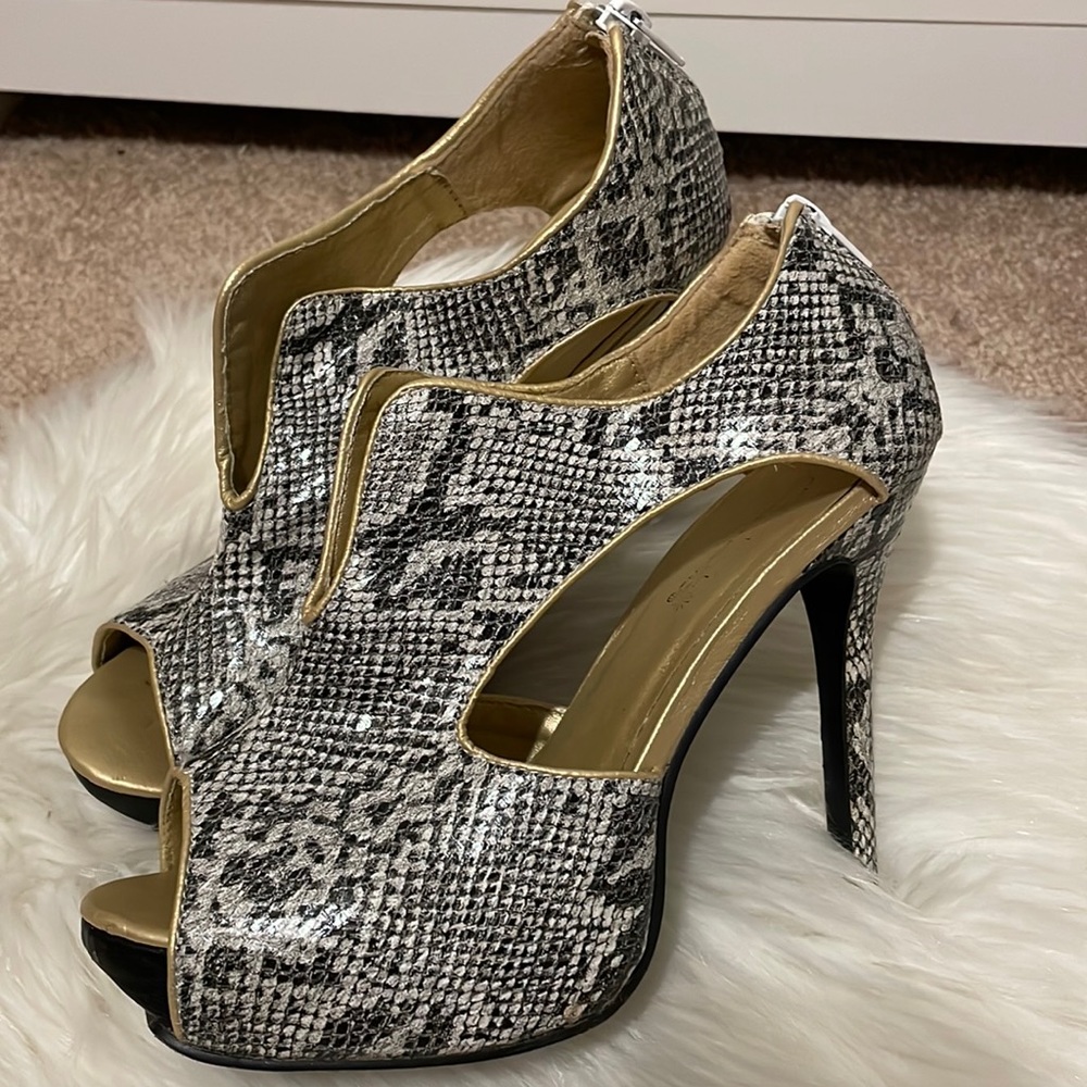 Snakeskin design heels